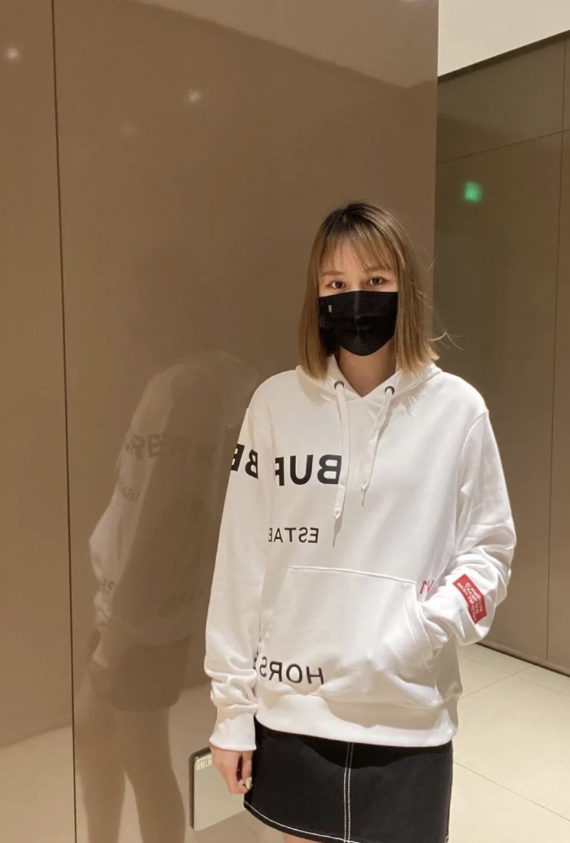 99新 BURBERRY/博柏利 错位字母帽衫 Xs码 5658118
