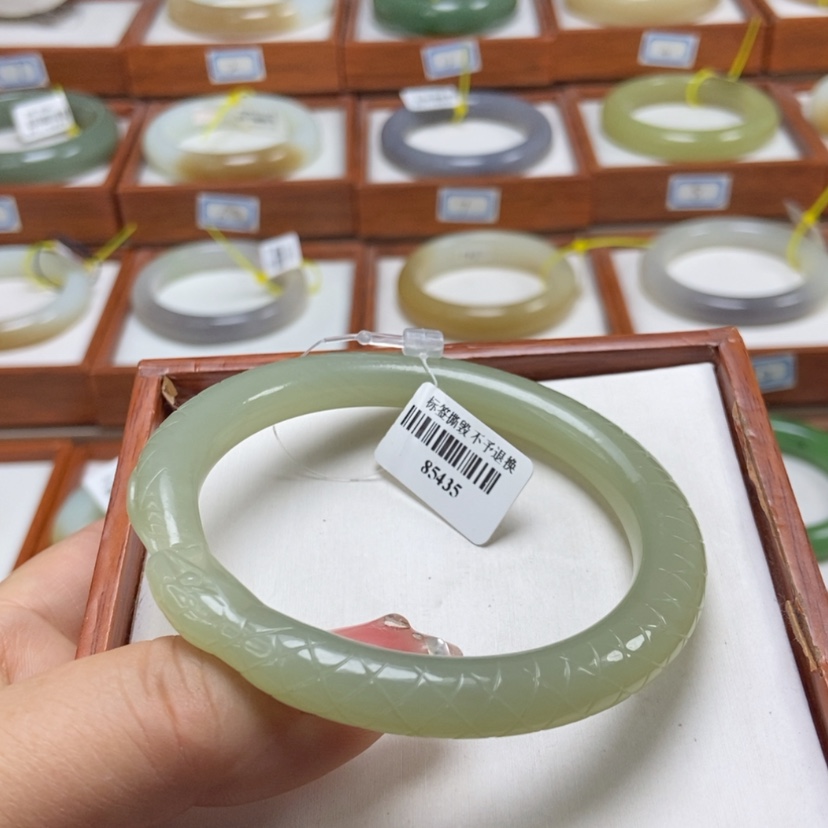 【闪购商品】和田玉手镯未镶嵌59