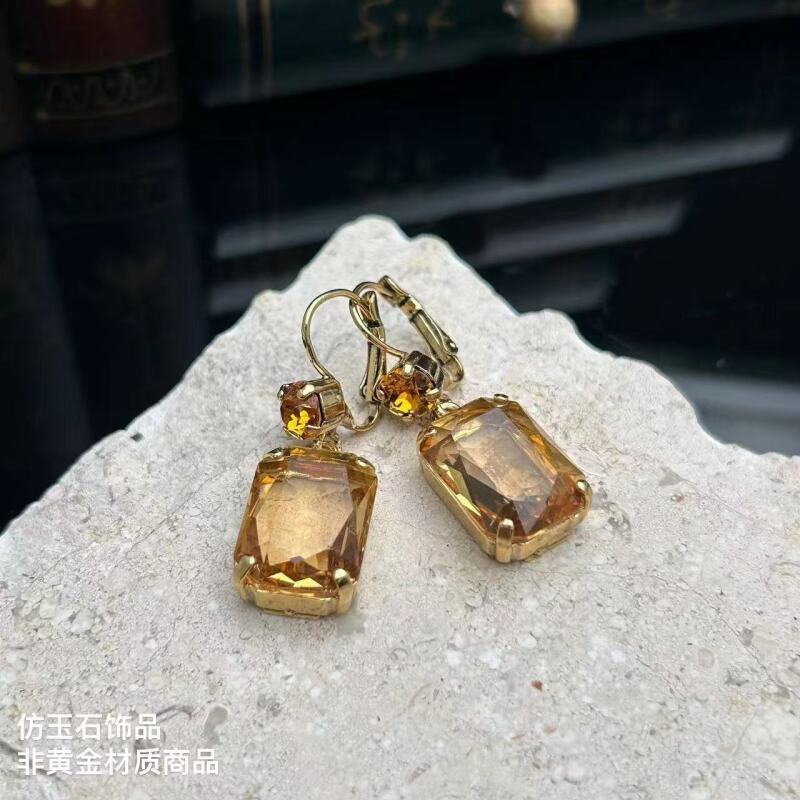 铜合金合成立方氧化锆耳饰 CD 01375