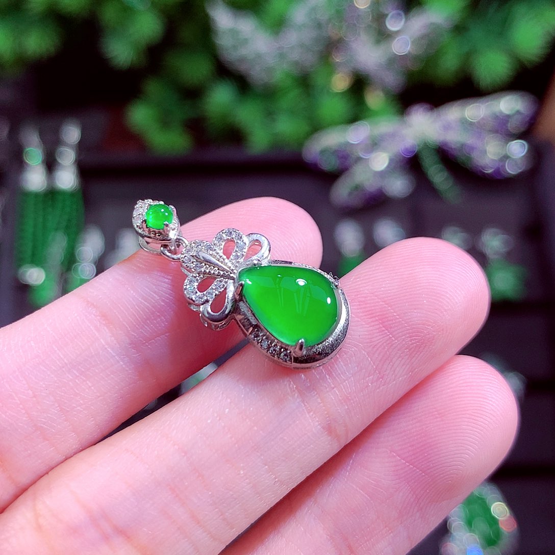 颈饰未镶嵌翡翠天然