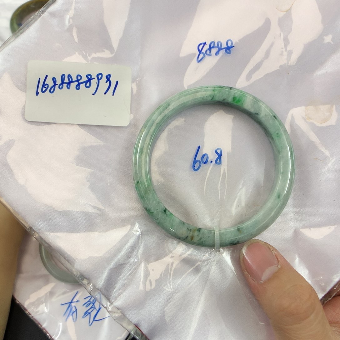 翡翠手镯未镶嵌天然缅甸翡翠手镯