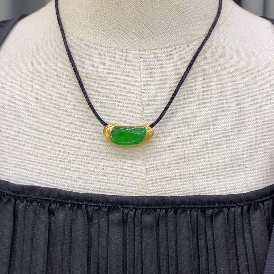 翡翠18K金镶嵌颈饰  满绿 玉衡