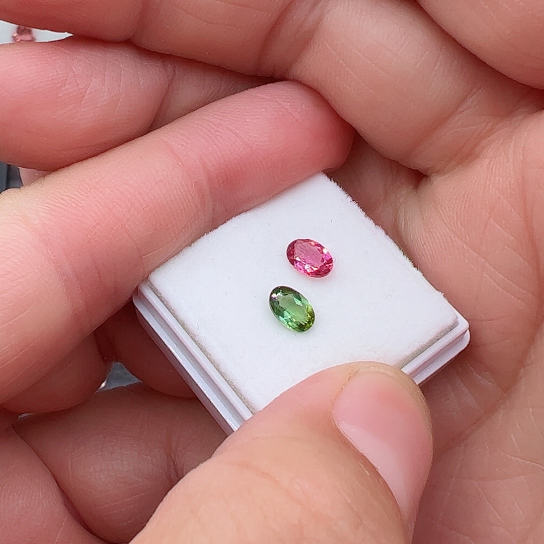 碧玺4✖️6裸石2颗未镶嵌