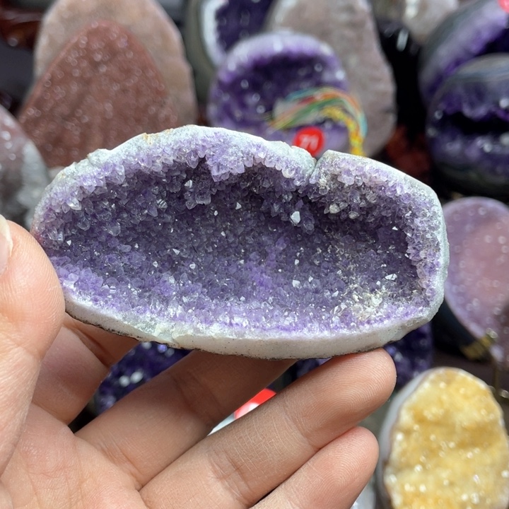 水晶摆件未镶嵌捡漏