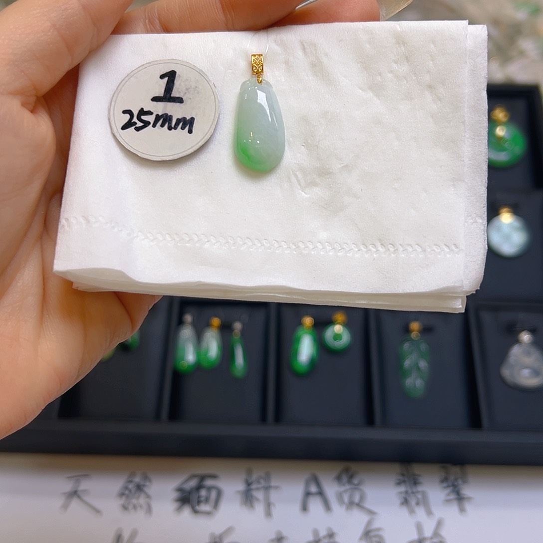翡翠吊坠(不含链)18K金镶嵌翡翠