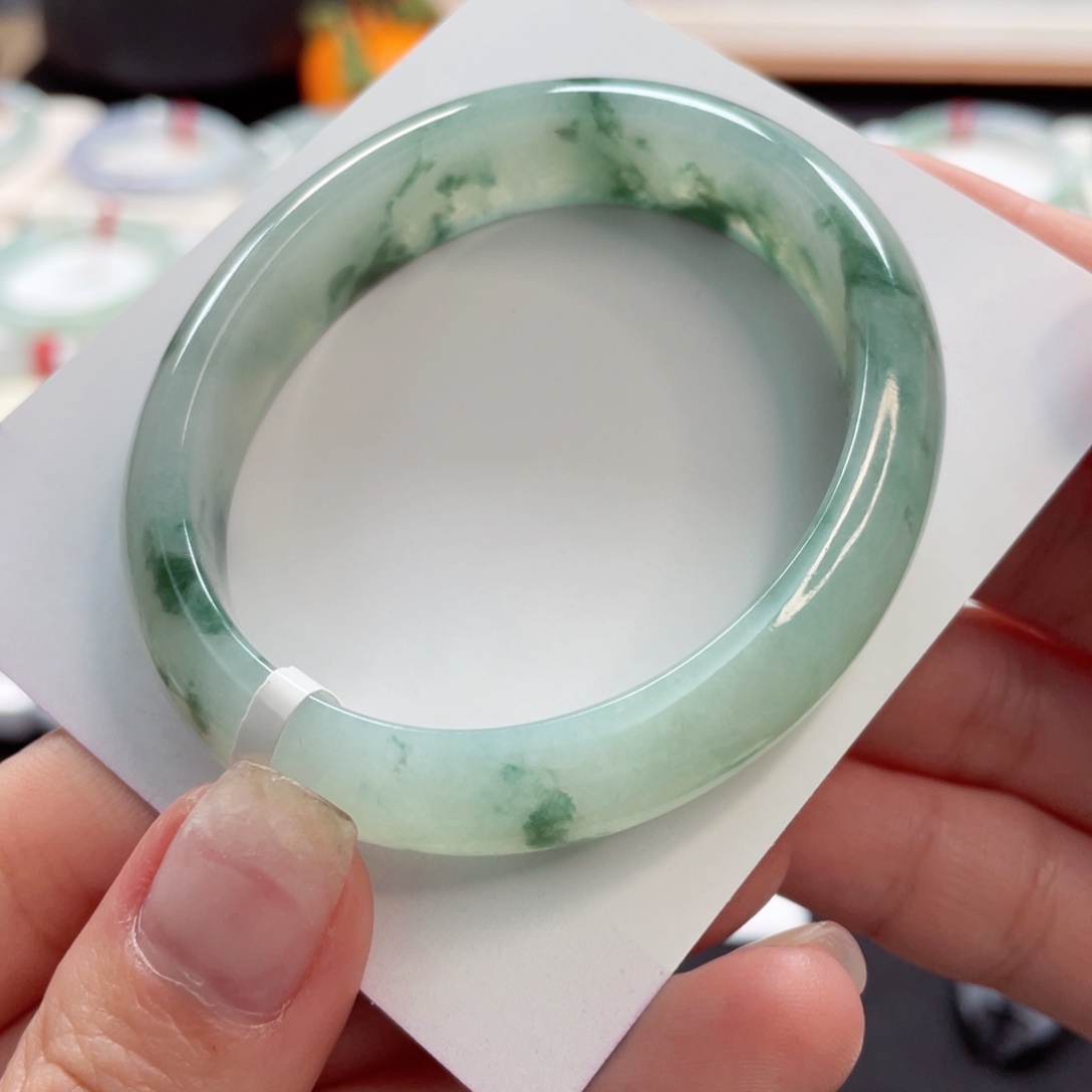 【闪购商品】翡翠手镯未镶嵌54贵妃绿光森林4号