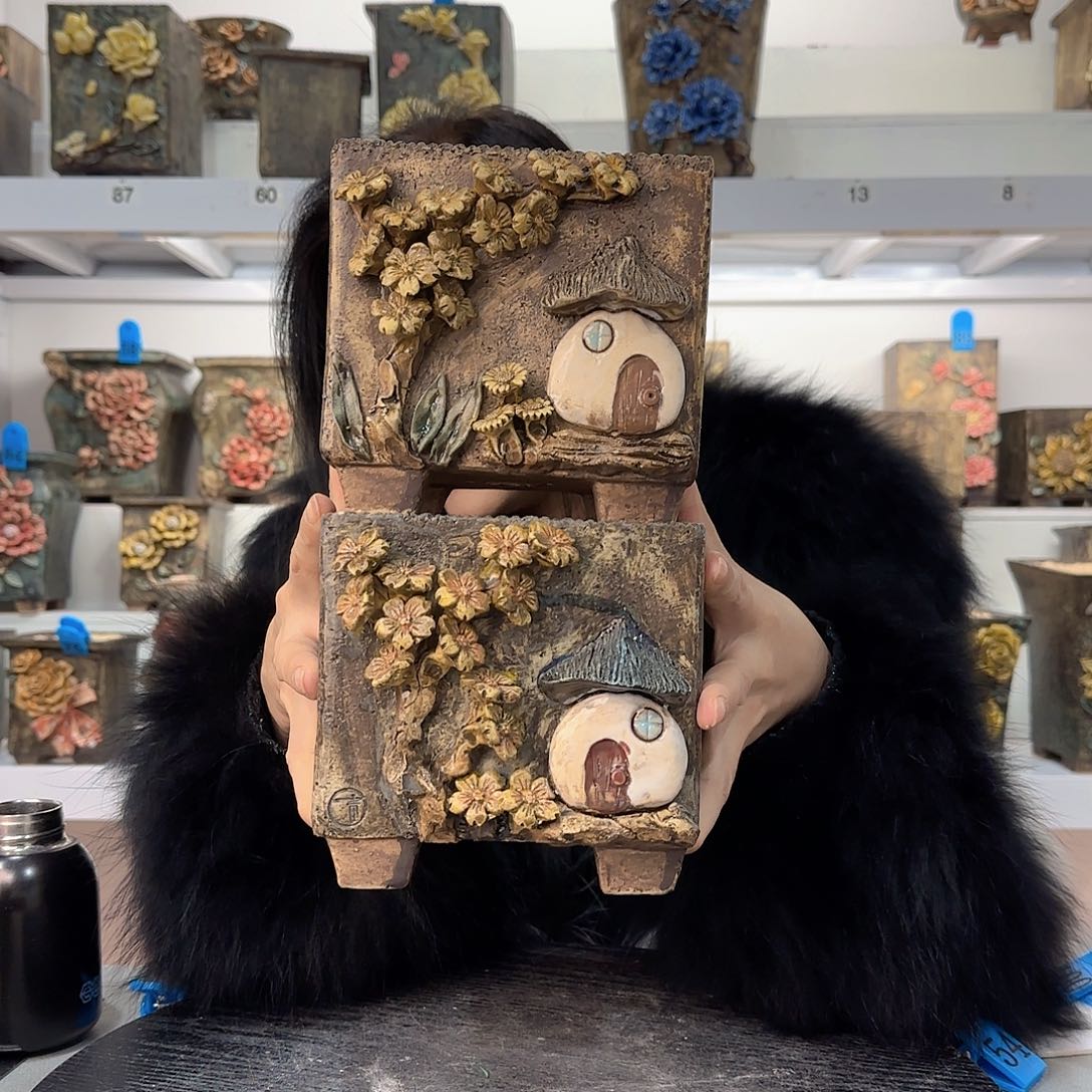 红陶金****灵青默花器