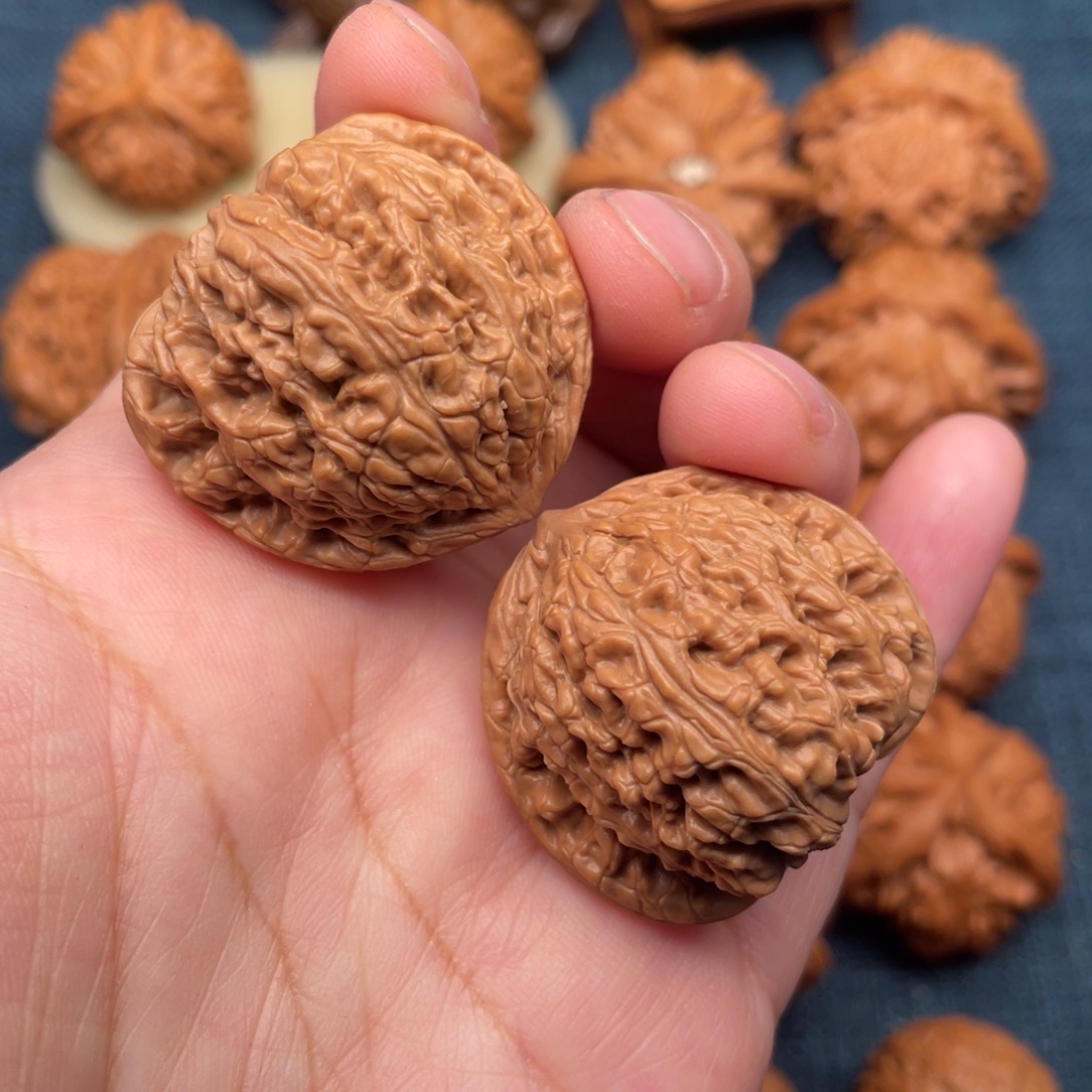 文玩核桃把件35无药三角红宝石狮子头全品