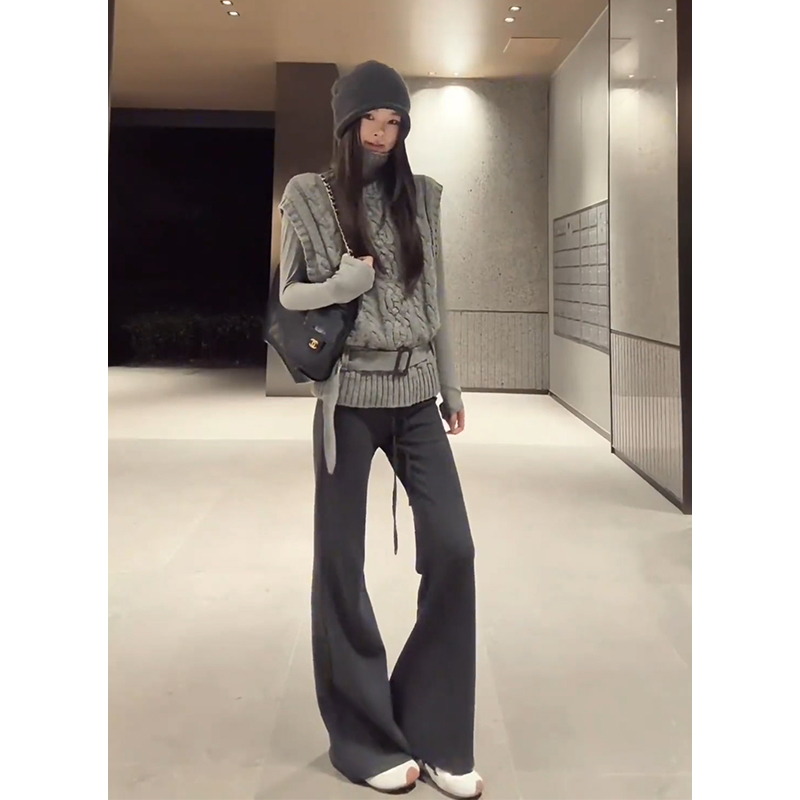 秋季一整套女装2025新款时尚百搭打底上衣高腰毛衣微喇裤三件套装