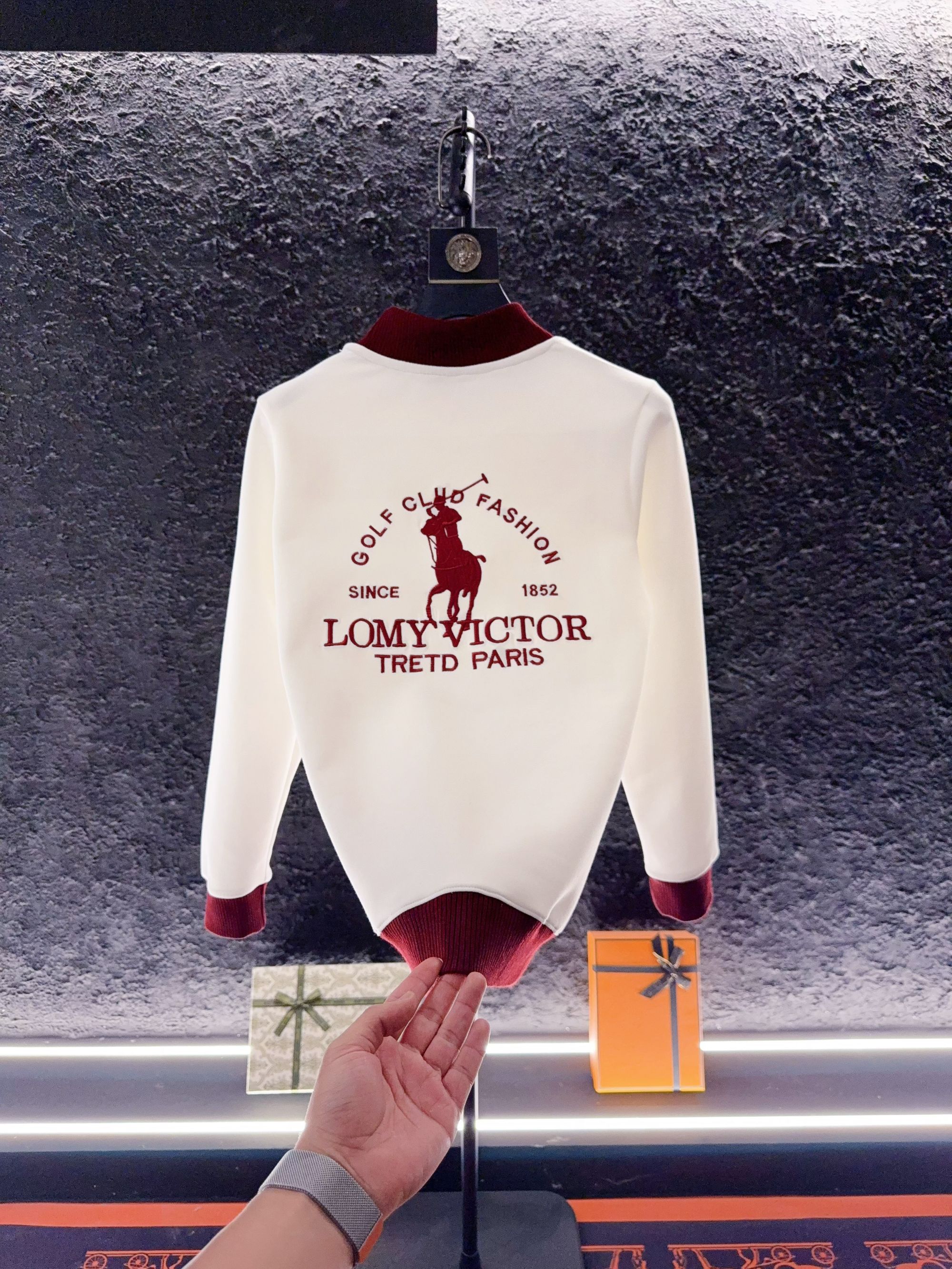 2025网红爆板冬季新款套头卫衣轻奢3D刺绣时尚圆领长袖百搭流行潮