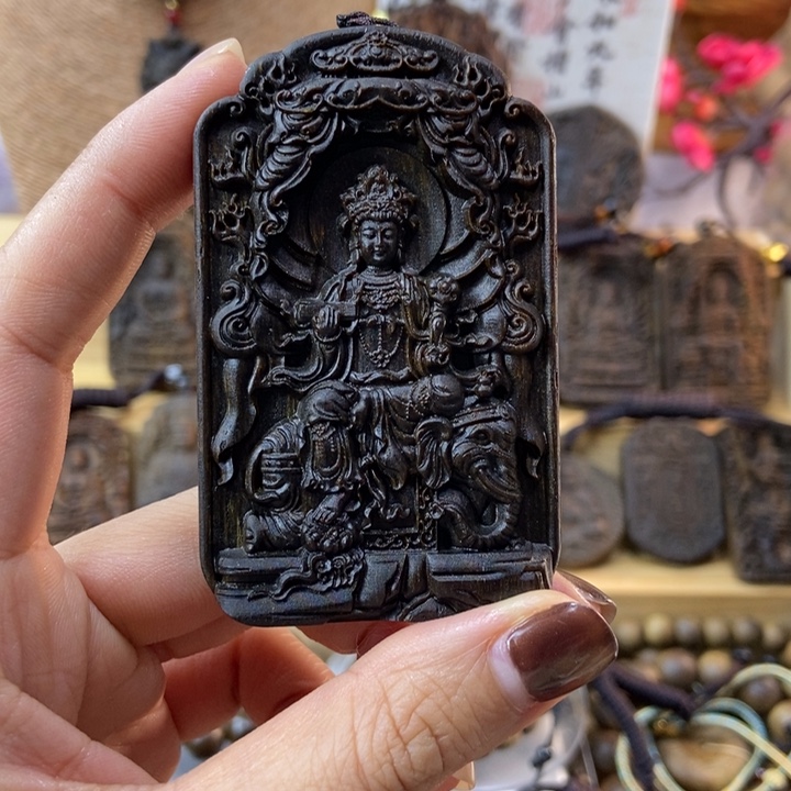 木宇*）海南莺歌绿奇楠牌