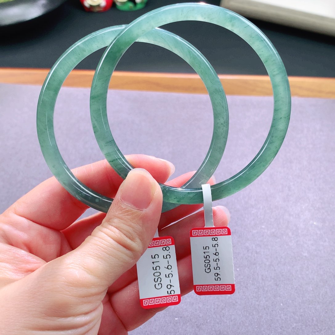 翡翠手镯未镶嵌天然翡翠手镯