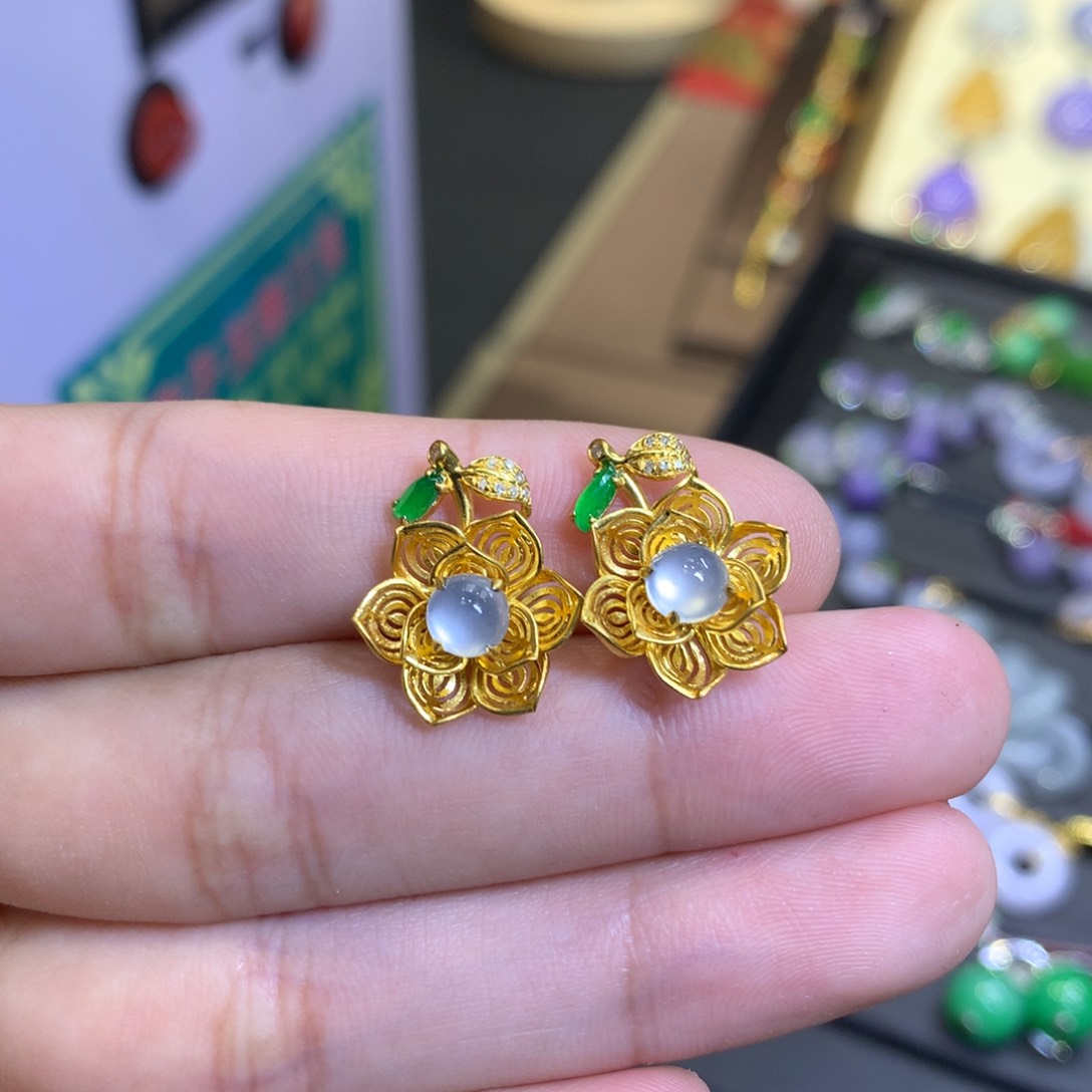 翡翠18K金镶嵌颈饰翡翠