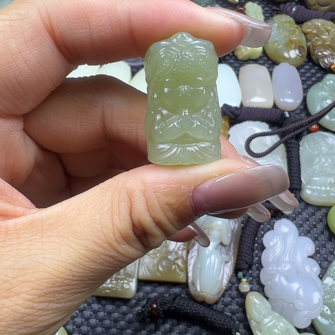 和田玉未镶嵌吊坠(不含链)漏，不退不换