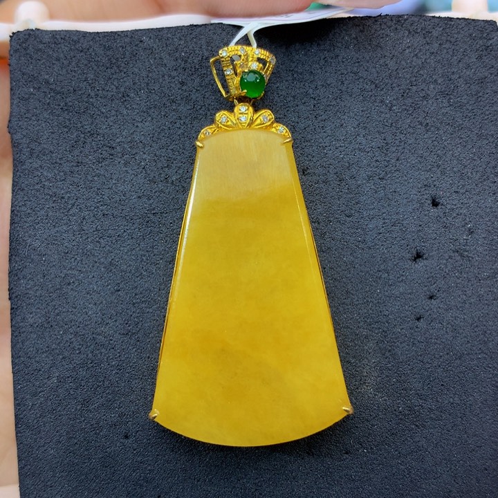 吧***克翡翠18K金镶嵌颈饰翡翠