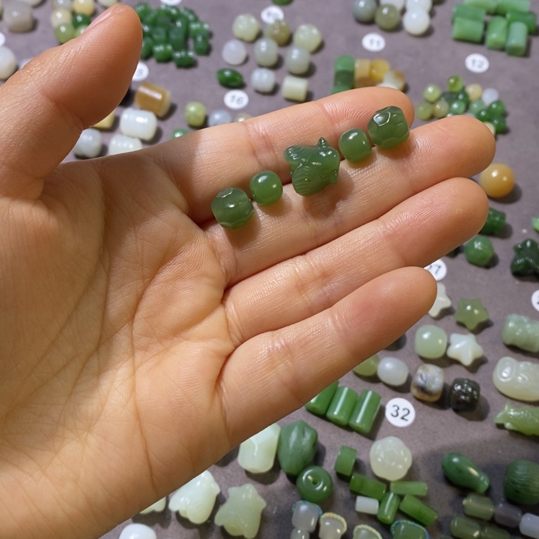 透***·和田玉未镶嵌车挂