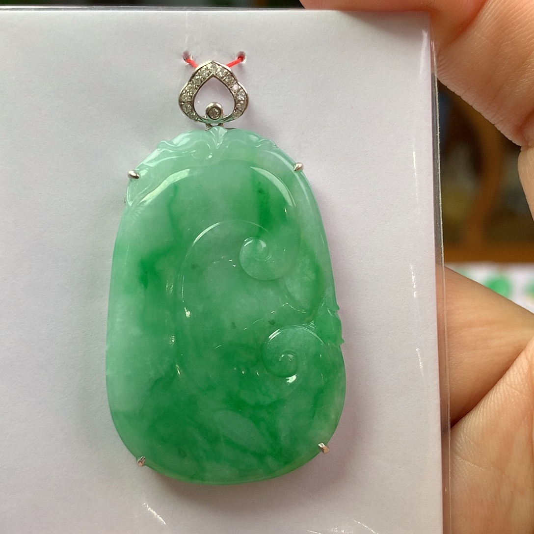 翡翠18K金镶嵌颈饰翡翠首饰