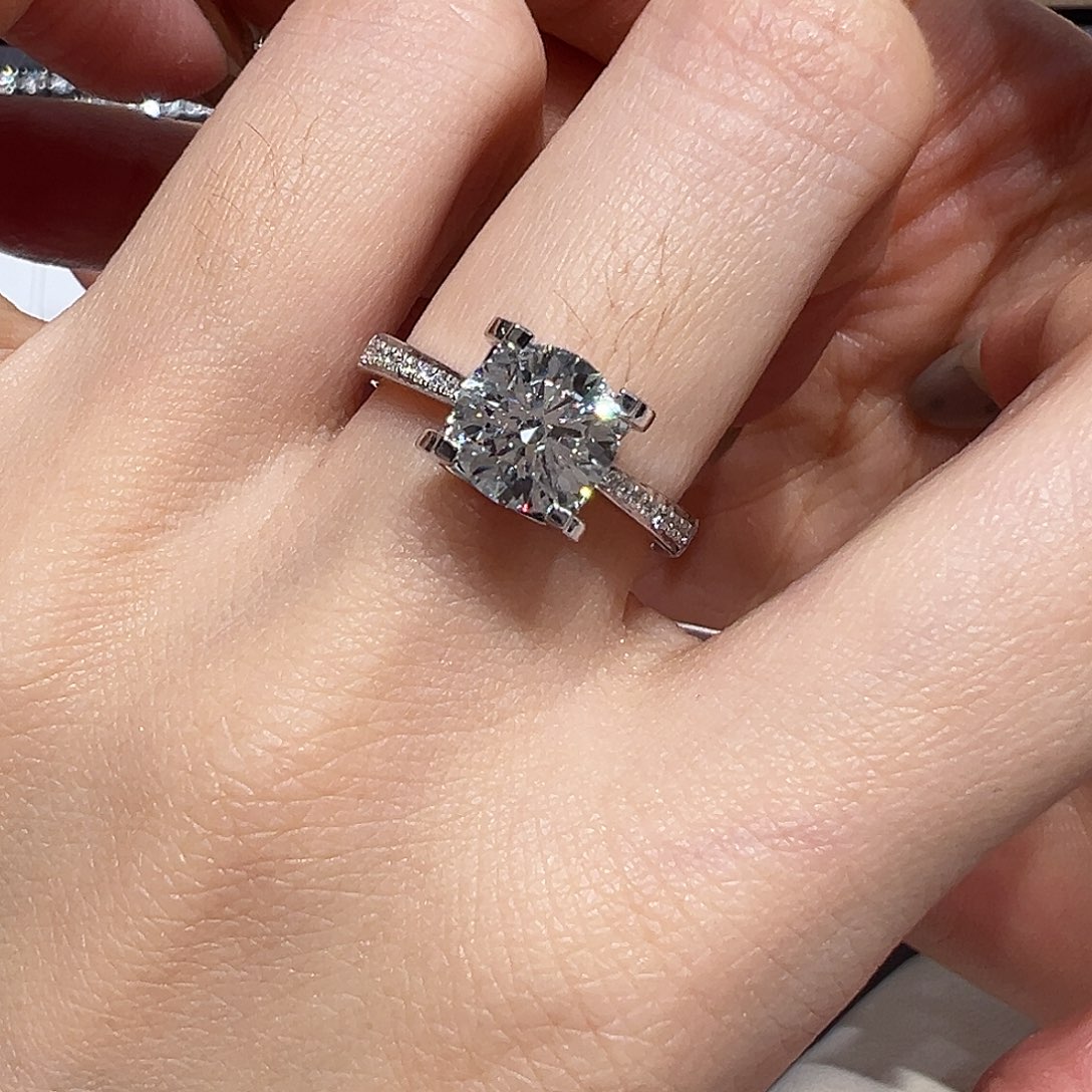 实验室培育钻石18K金镶嵌茉*?@@00023391