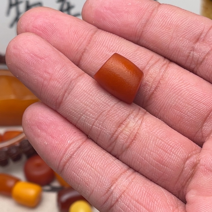 欣***模琥珀未镶嵌裸石蜜蜡马蹄