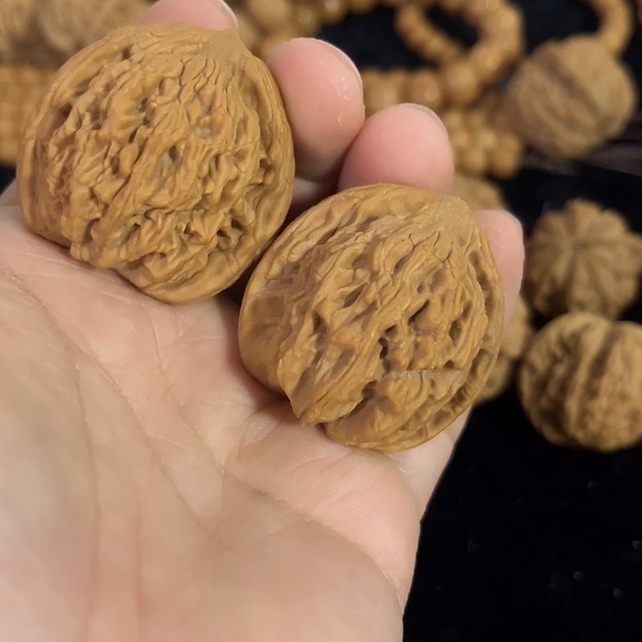 把件文玩核桃39左右微瑕虎头，编号027