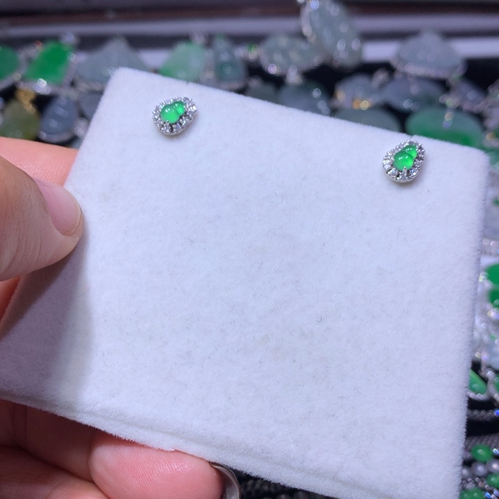 翡翠18K金镶嵌耳饰