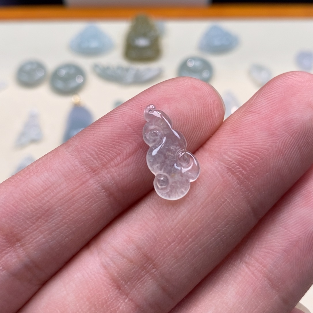 翡翠未镶嵌颈饰吊坠