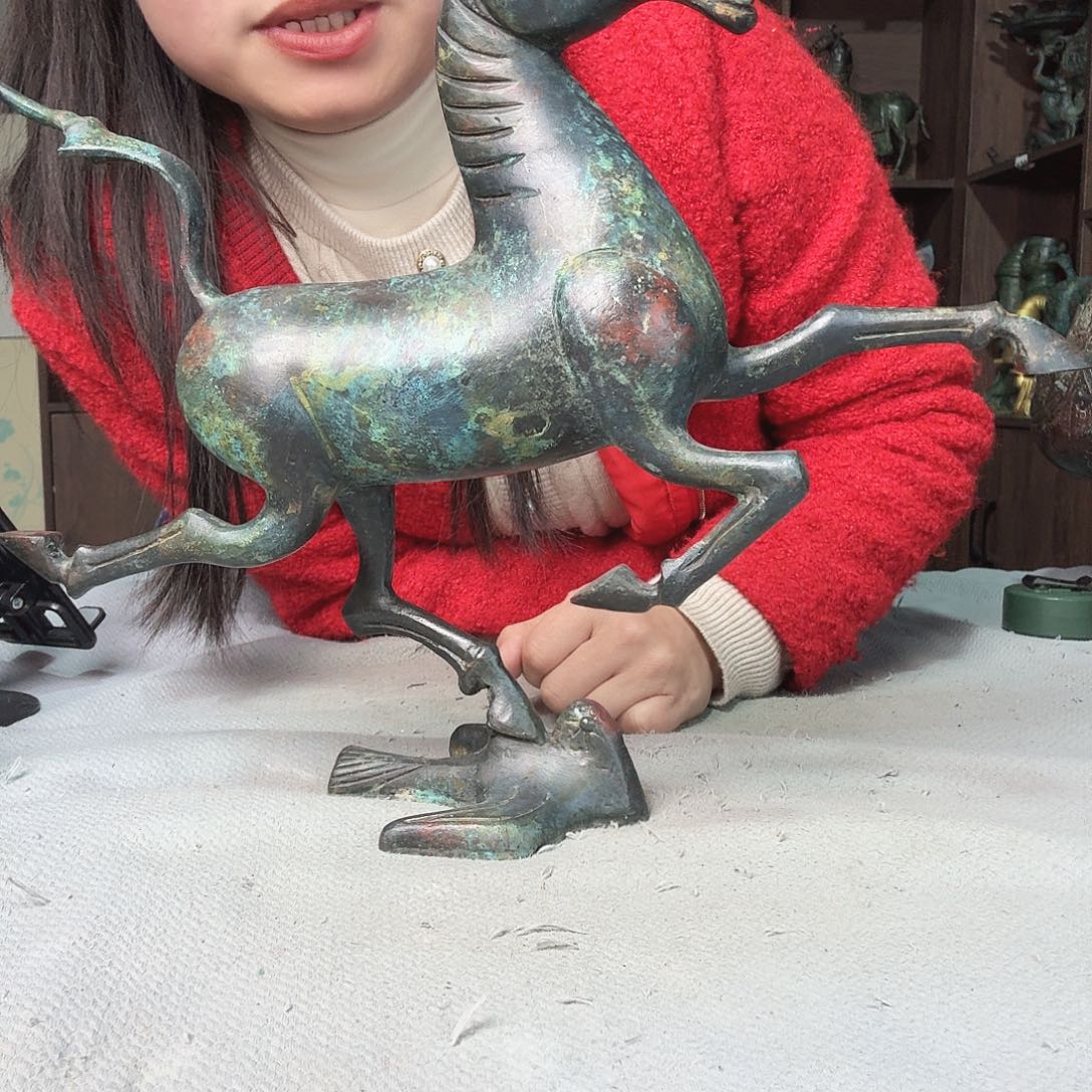 黄铜司母戊的父亲曾因伤退军前往英国伦敦