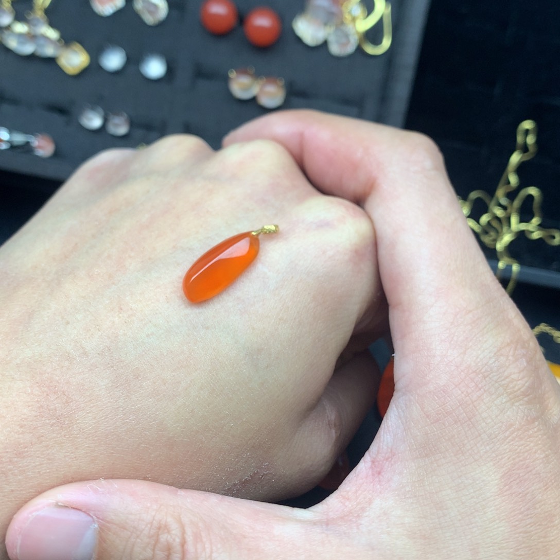 南红玛瑙颈饰未镶嵌