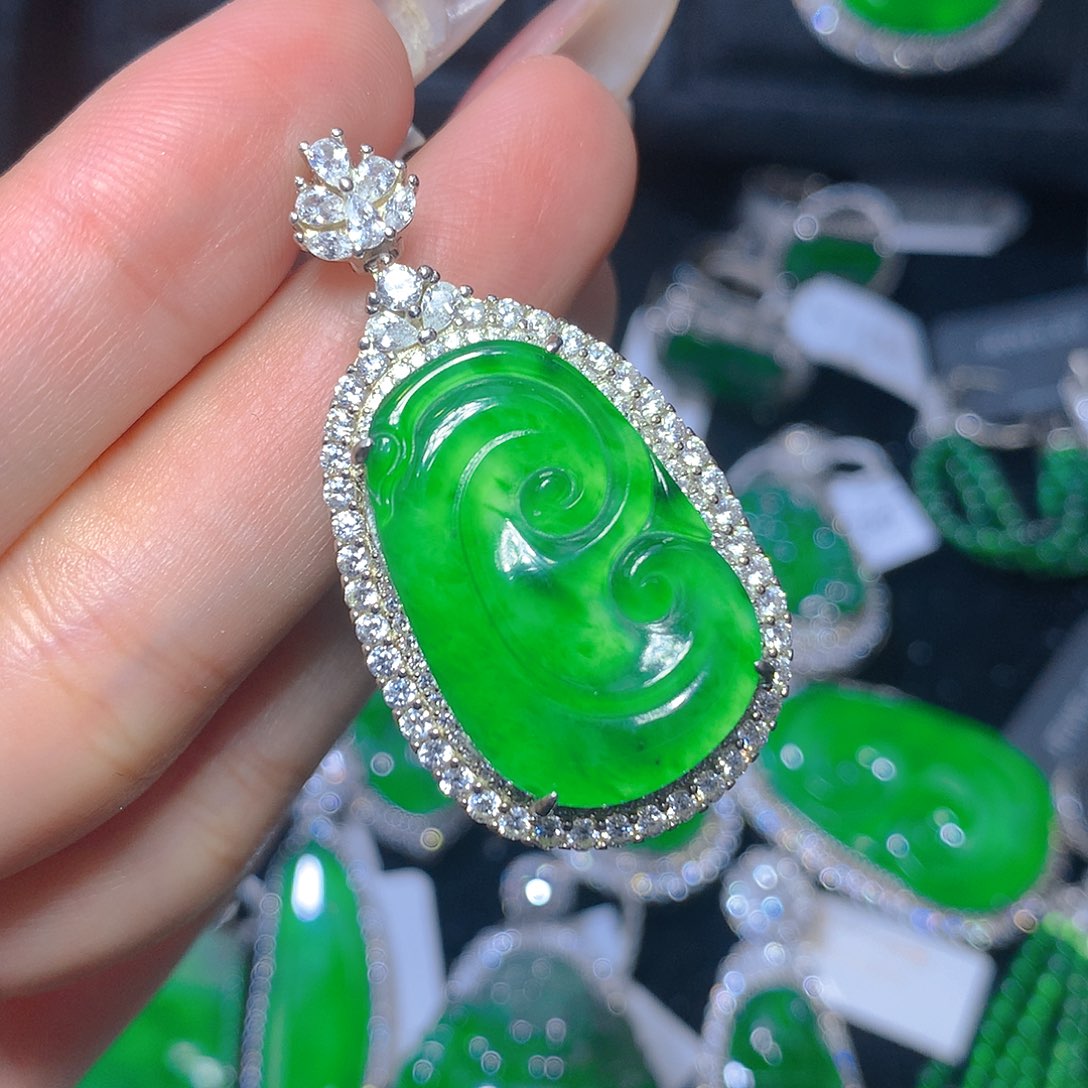 翡翠颈饰银S925镶嵌翡翠