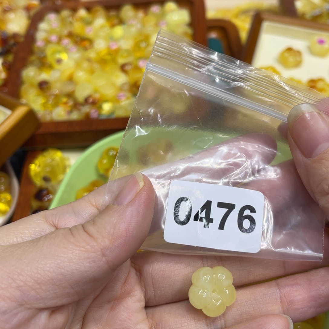 琥珀珠宝奇石未镶嵌