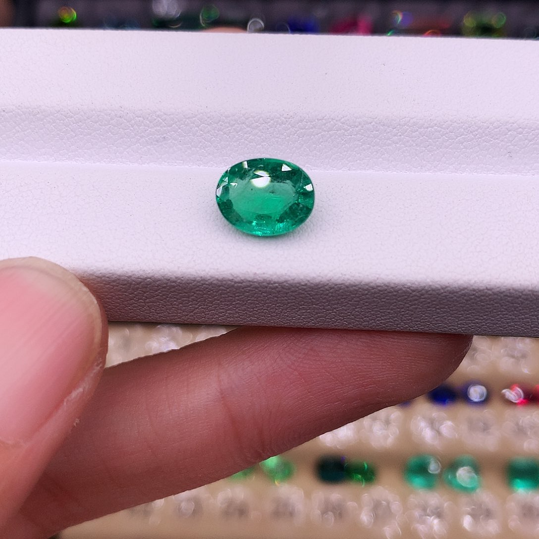 祖母绿裸石未镶嵌