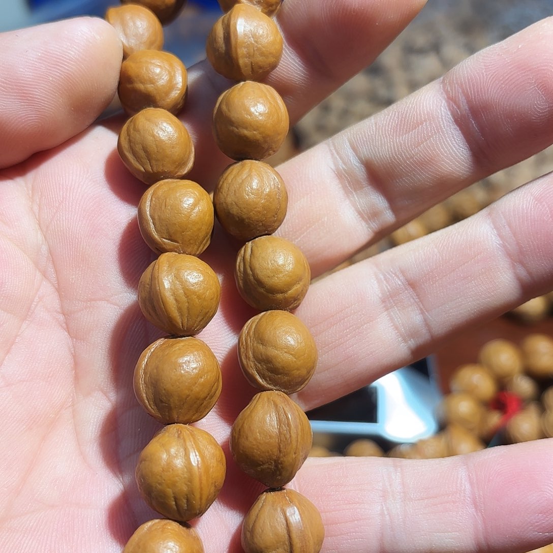 冈***齐野桃核25颗1.3左右