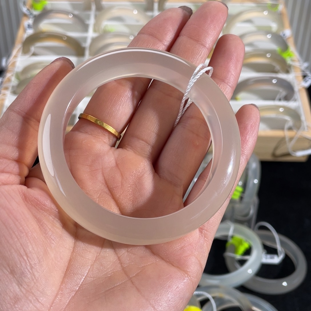 玛瑙/玉髓手镯未镶嵌