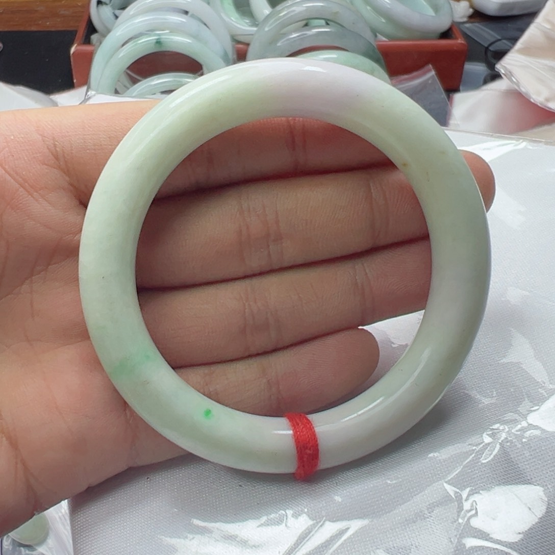 翡翠手镯未镶嵌54.4圆春彩