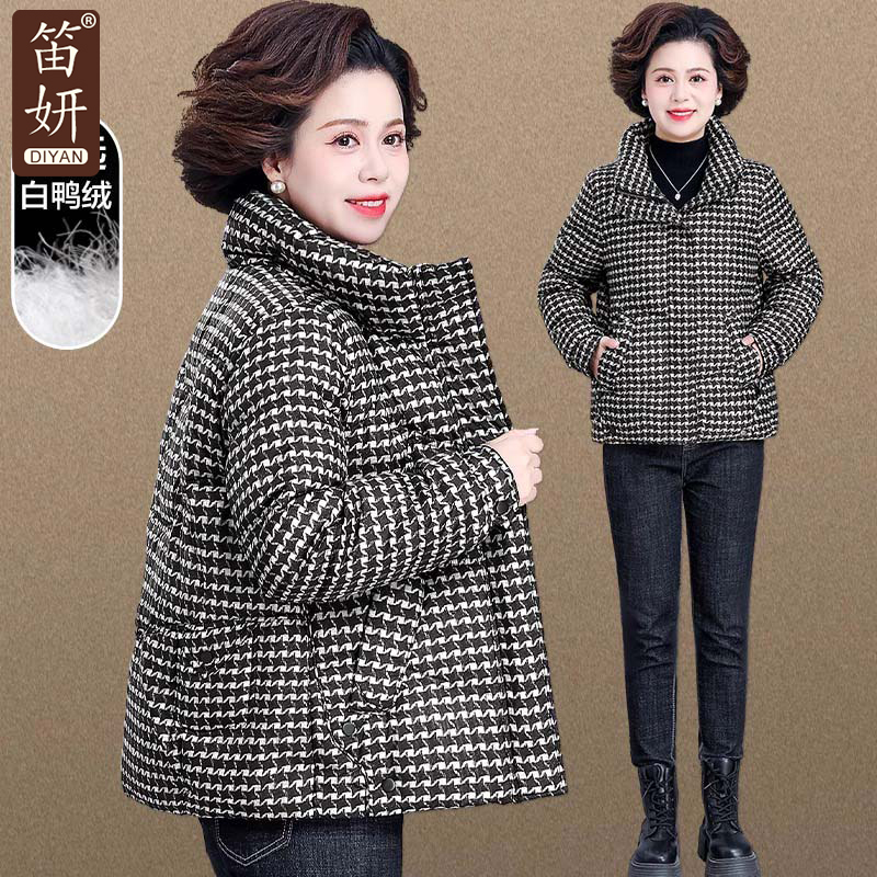 中老年羽绒服女款洋气中年妈妈冬装千鸟格外套时尚贵夫人秋冬棉袄