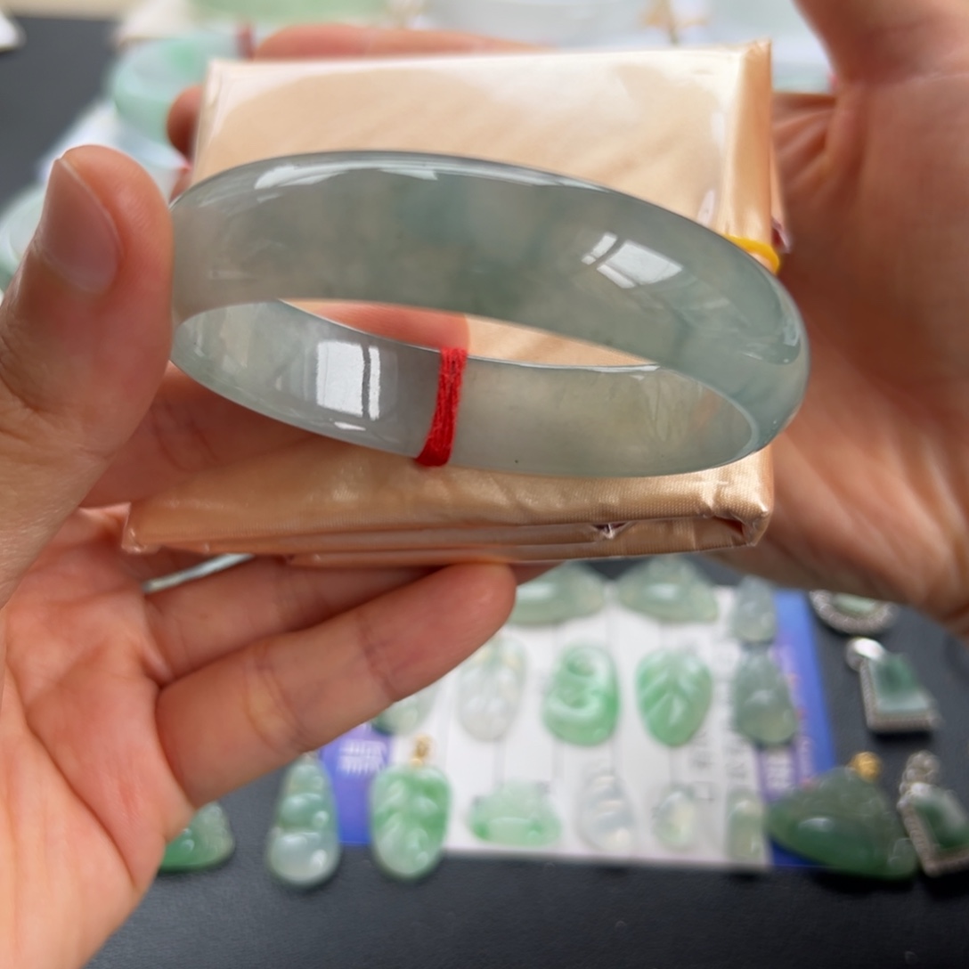 翡翠手镯未镶嵌手镯