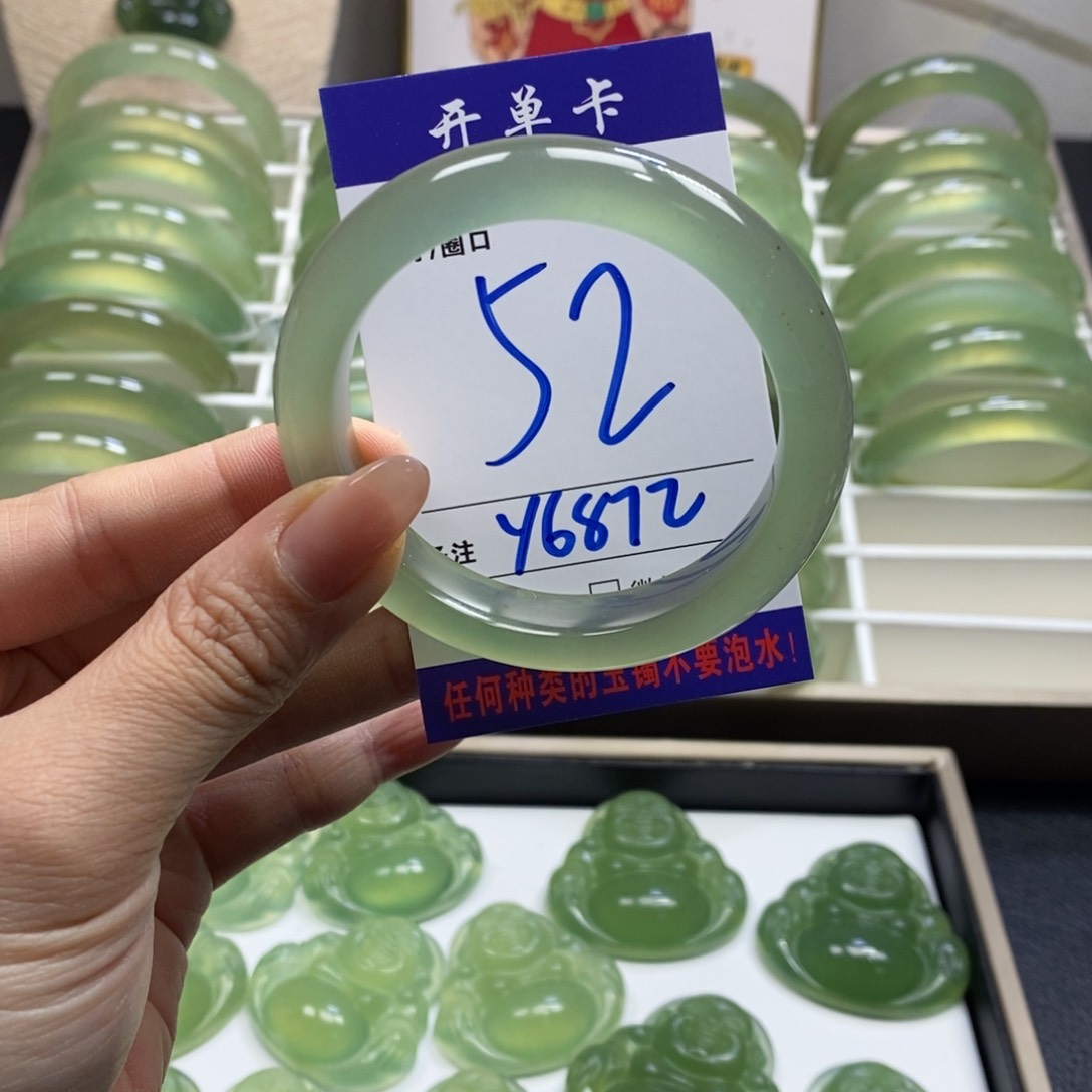 蛇纹石玉手镯未镶嵌