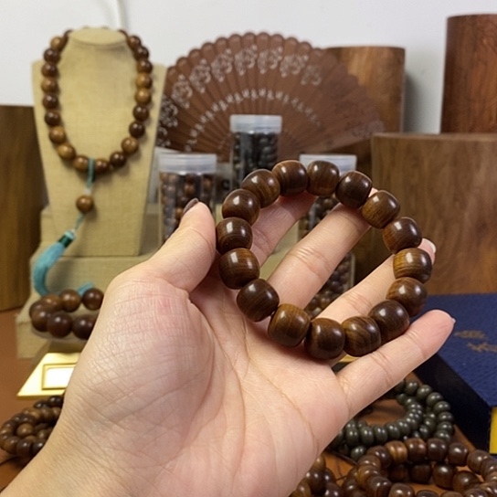 老山檀香黑肉沉水桶珠13-14手串