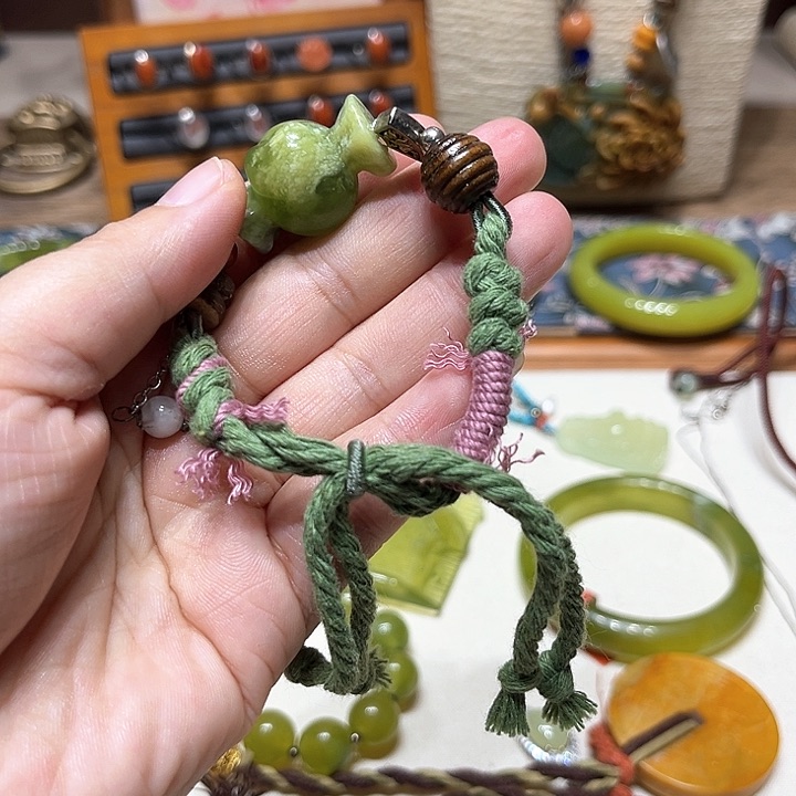 蛇纹石玉手串未镶嵌