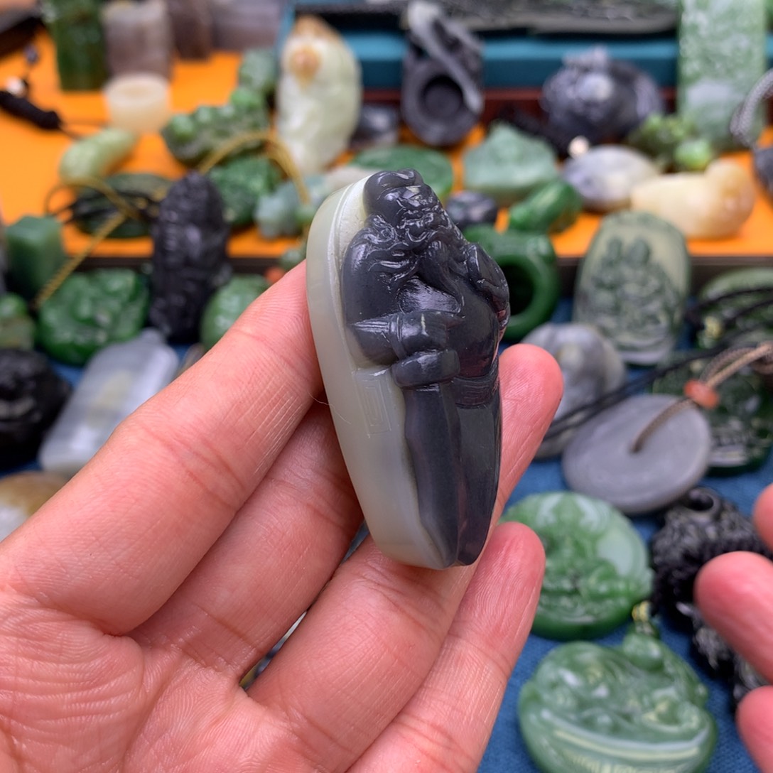 和田玉未镶嵌颈饰