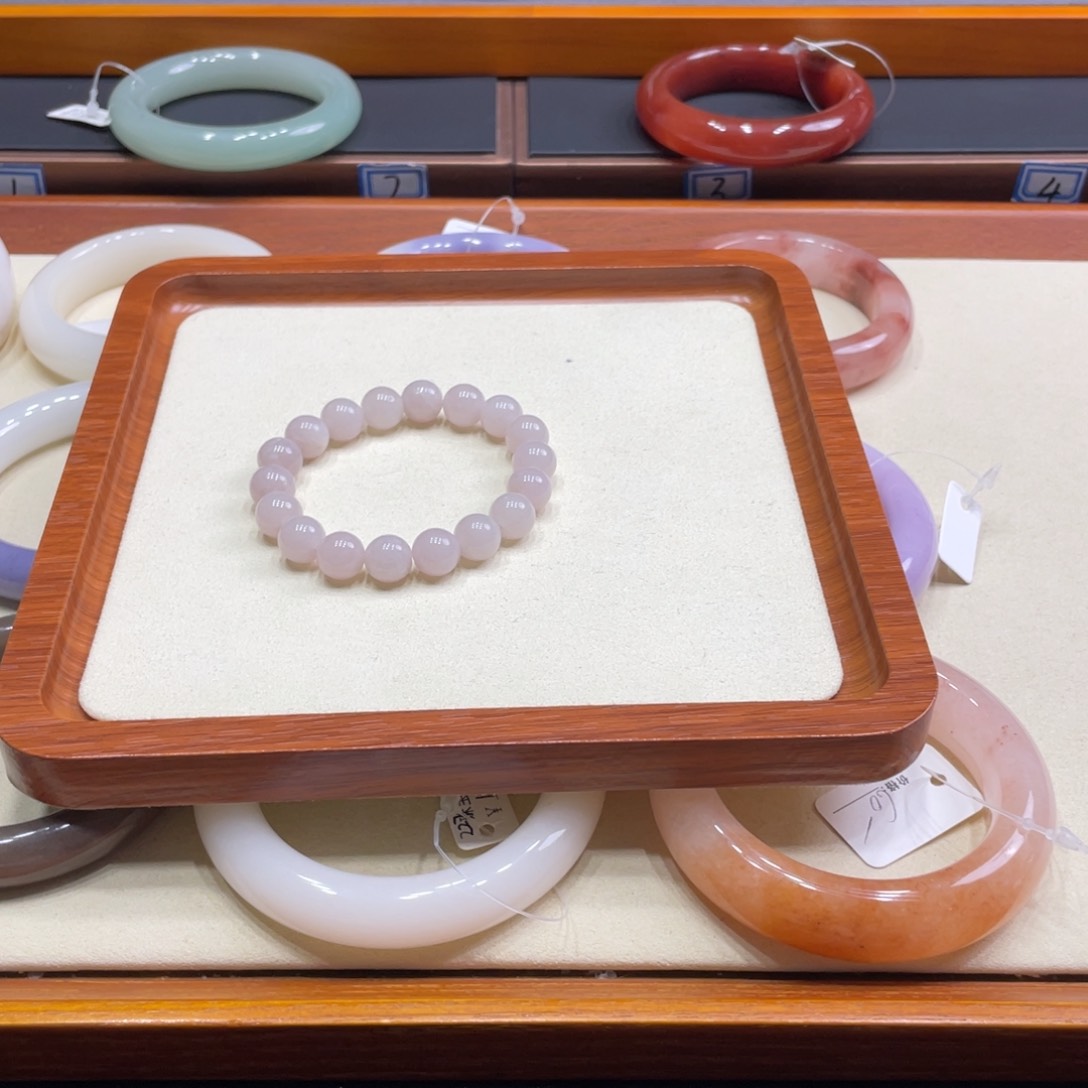 未镶嵌手镯石英质玉?