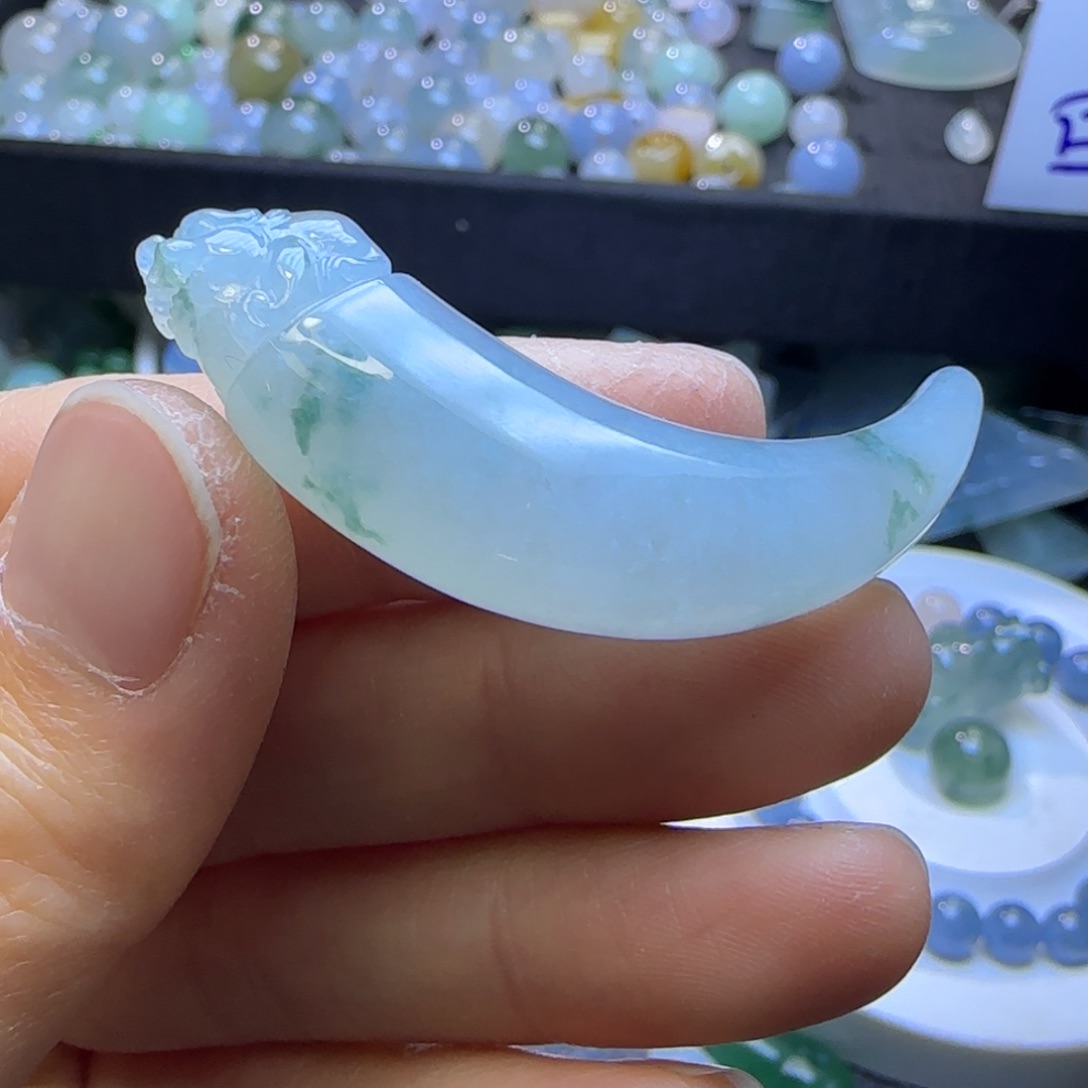 翡翠颈饰未镶嵌定制