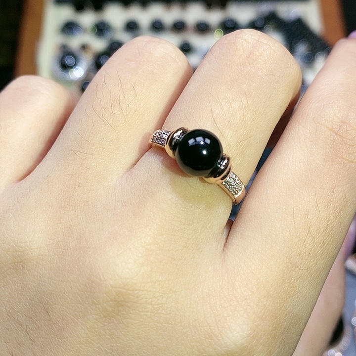 18K金镶嵌戒指翡翠珠珠