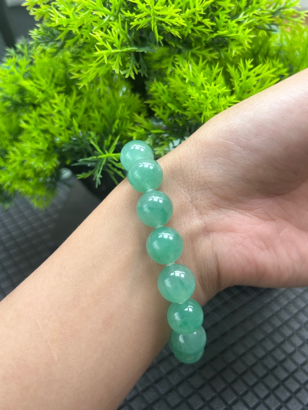 11mm天然石英质玉石非洲翠果绿色手串