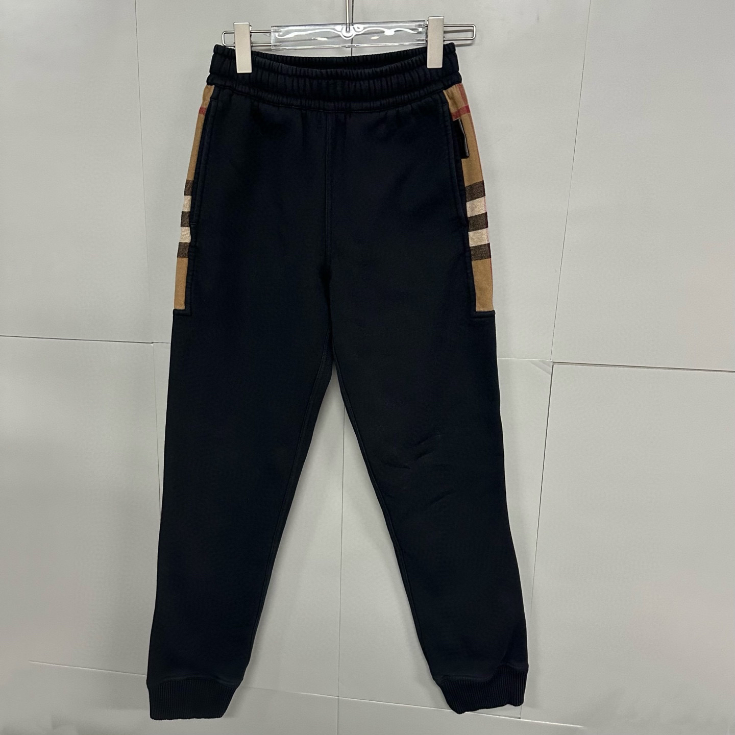 95新 BURBERRY/博柏利 侧边格纹拼接束脚运动裤 S码 P00831