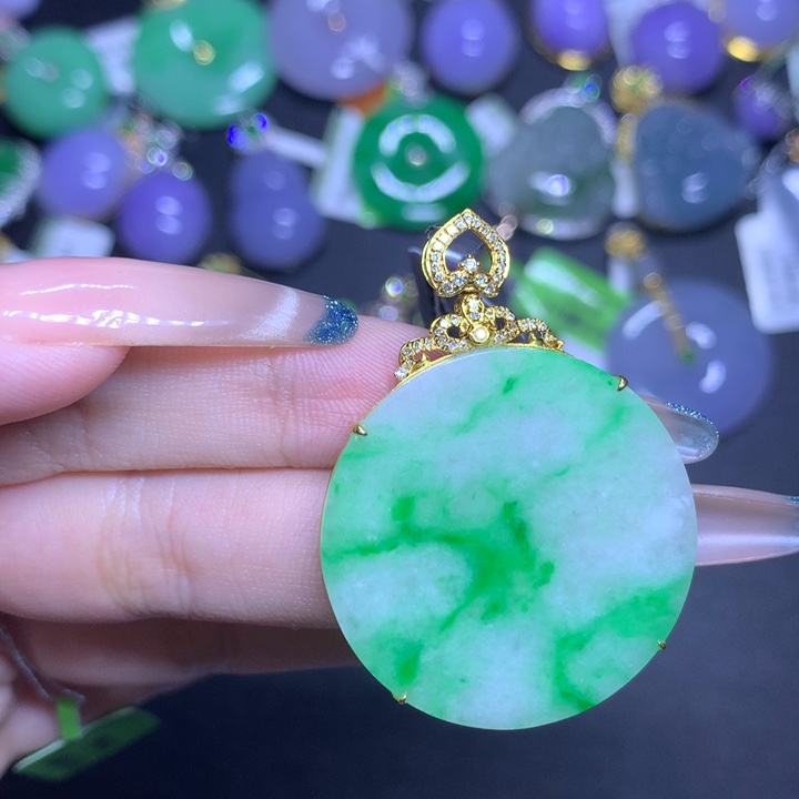 颈饰18K金镶嵌翡翠天然