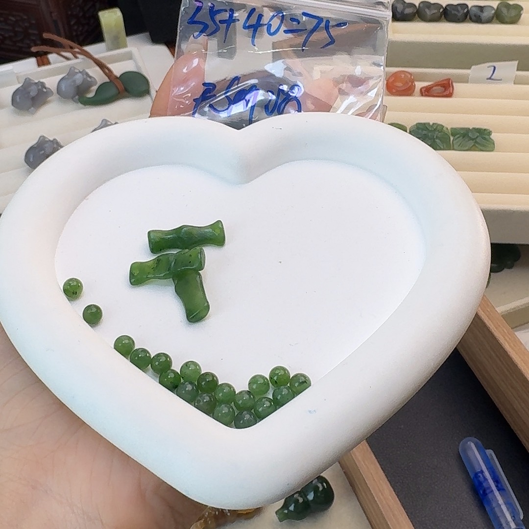 无***谓和田玉未镶嵌珠宝半成品