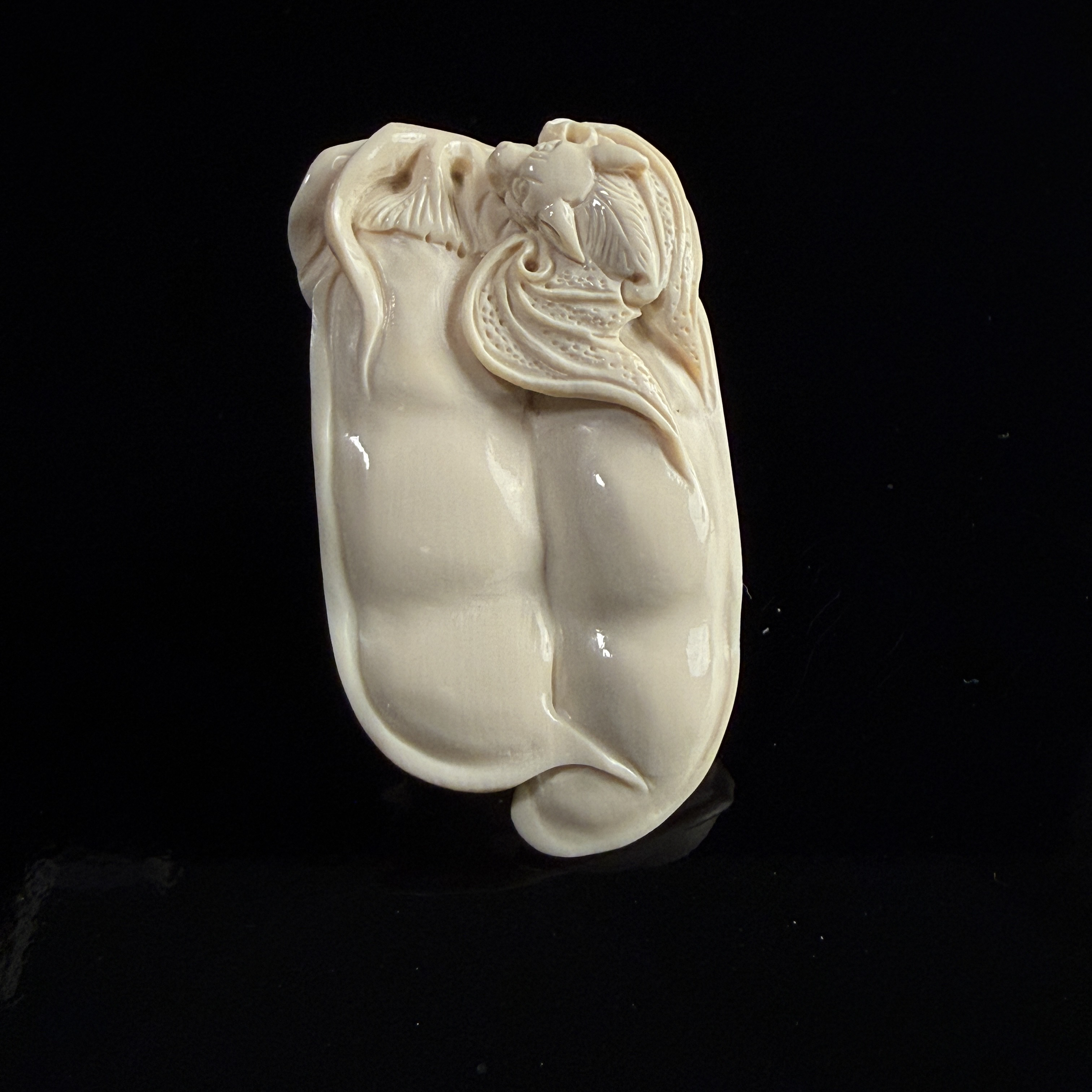 S011 天然猛犸牙纯手工雕刻件福豆11.3克