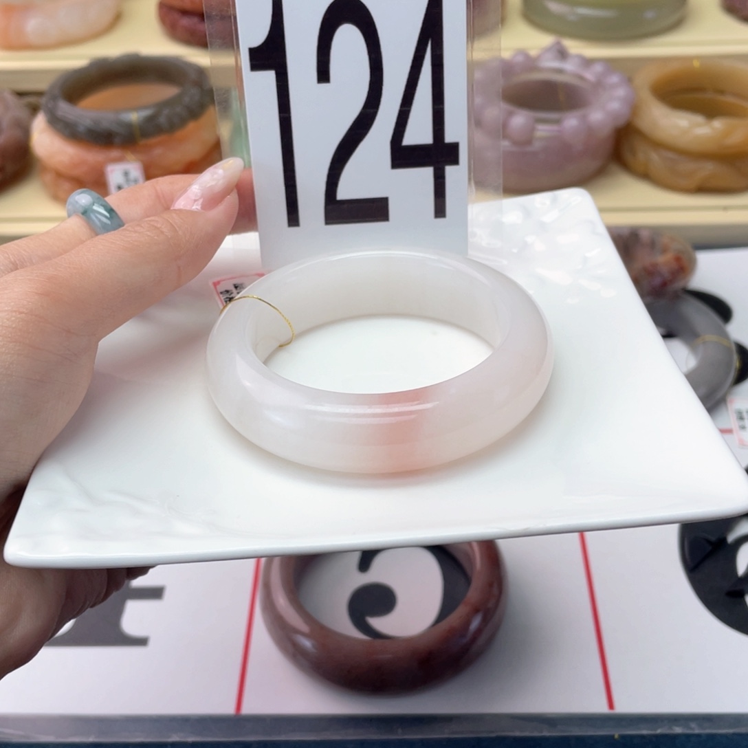 石英岩玉未镶嵌手镯