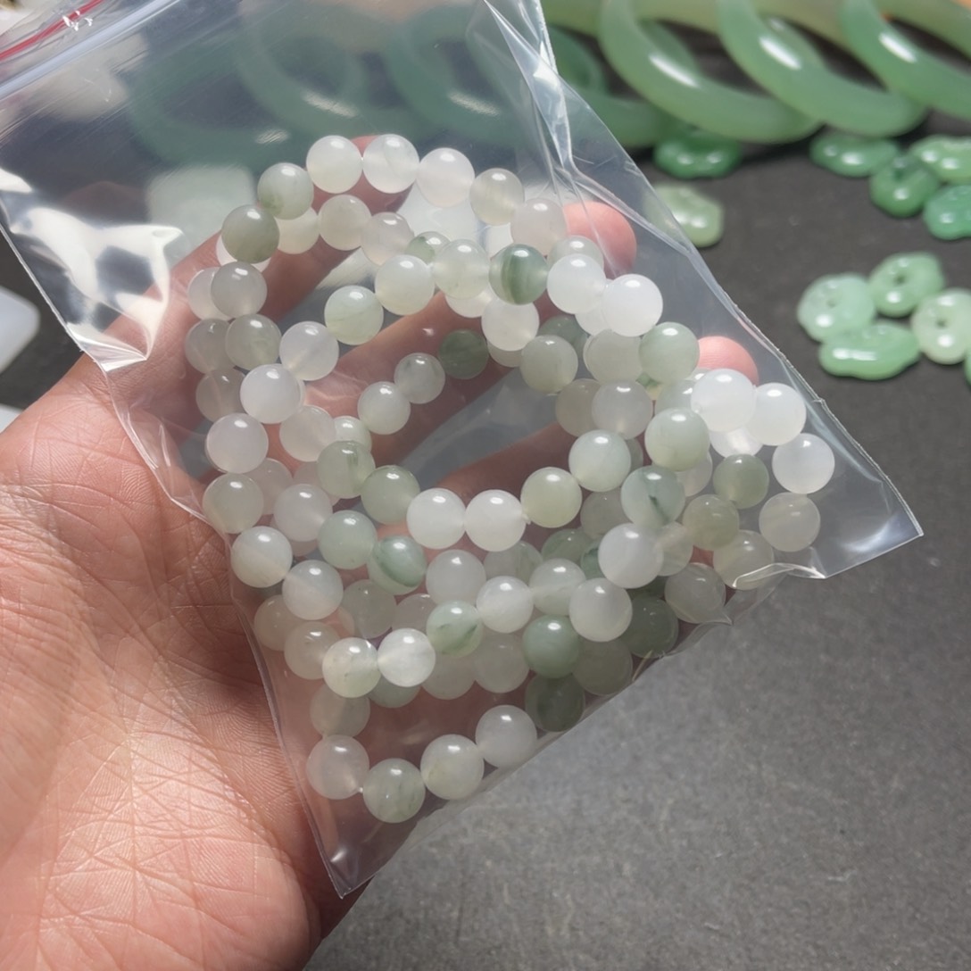 颈饰未镶嵌石英质玉星*